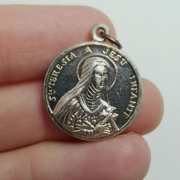 Vintage Saint Theresa Silver Tone Medallion Charm Pendant, Religious Guardian - Picture 7 of 8